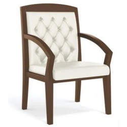 Деревянное кресло