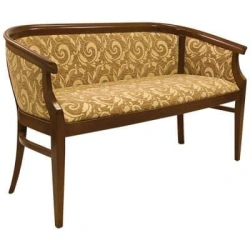 Диван на деревянном каркасе