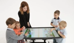 Interactive Table with 43" Touchscreen and 10-Point Touch Technology